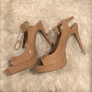 Size 8.5 Thalia pumps